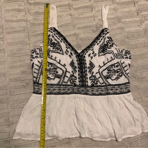 Embroidered Peplum Crop Tank - Picture 5 of 7